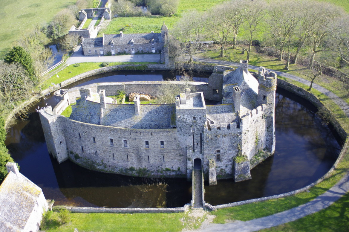 CHATEAU DE PIROU_CL_Y.LEROUX (1)